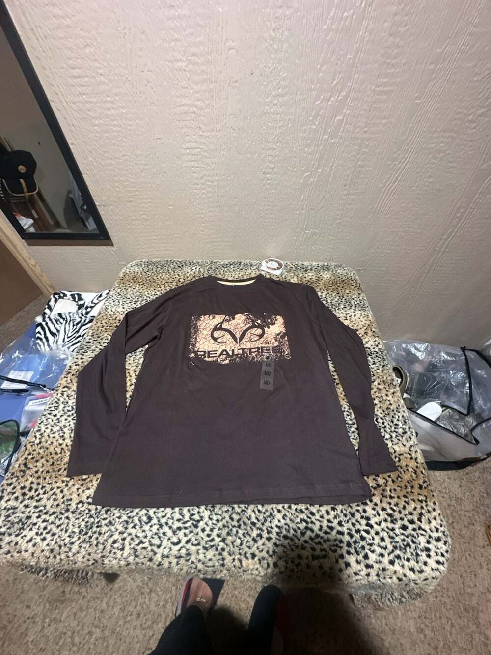 Realtree Long Sleeve Tee Size Medium Dark Brown Graphic T-Shirt